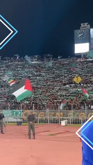 جماهير الرجاء المغربي تزلزل المدرجات بهتافات لفلسطين